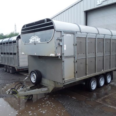 DM14T Demountable Livestock Trailer - 2011 Side
